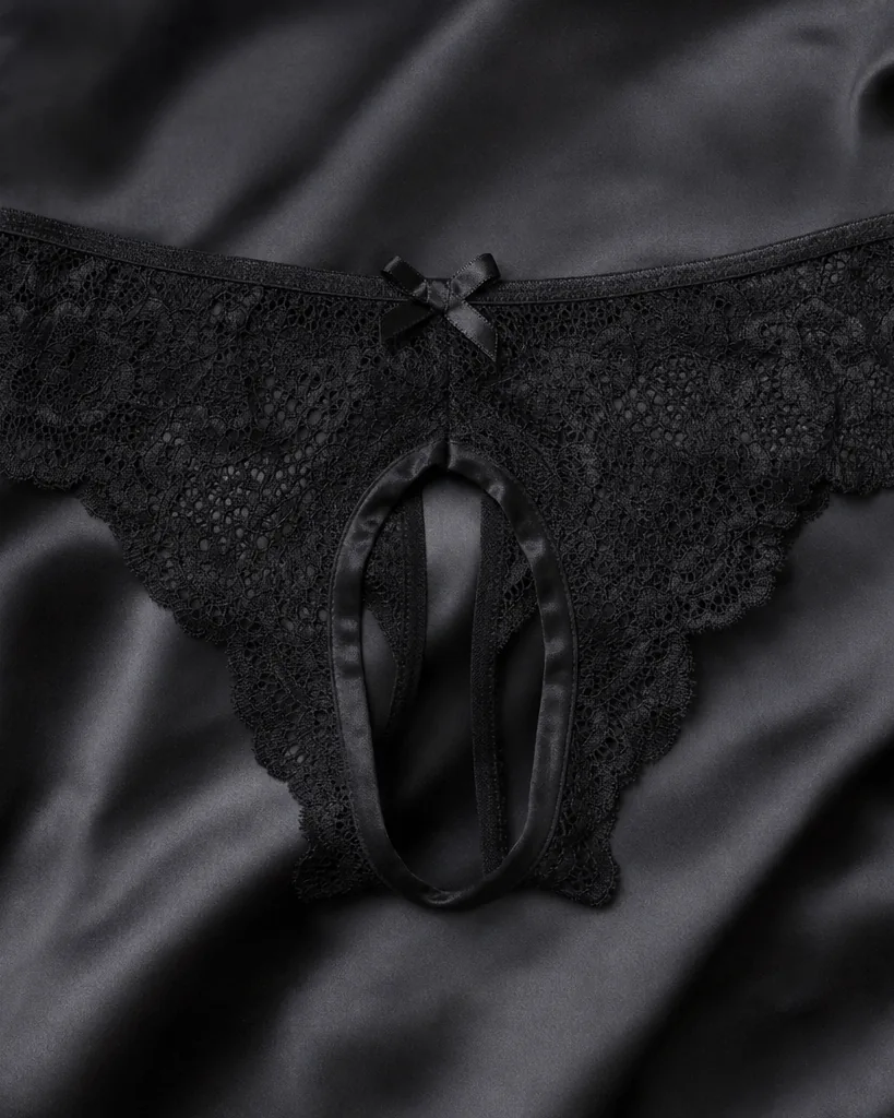 Envers Crotchless Panty, Lace in front, a secret underneath